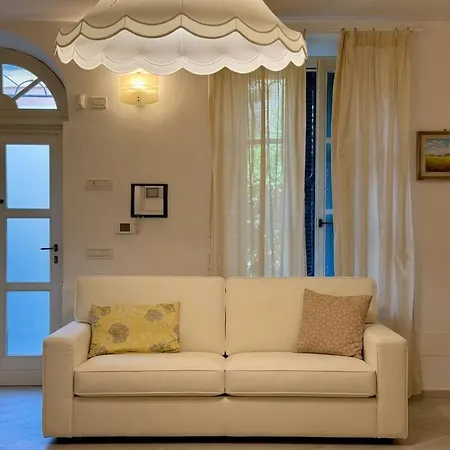 Flower Apartament Finale Ligure